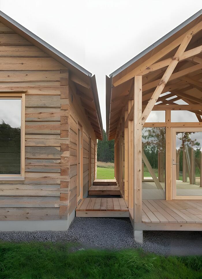 Casas modernas construidas con madera mostrando habilidades de la gente en proyectos creativos y detallados de carpintería.