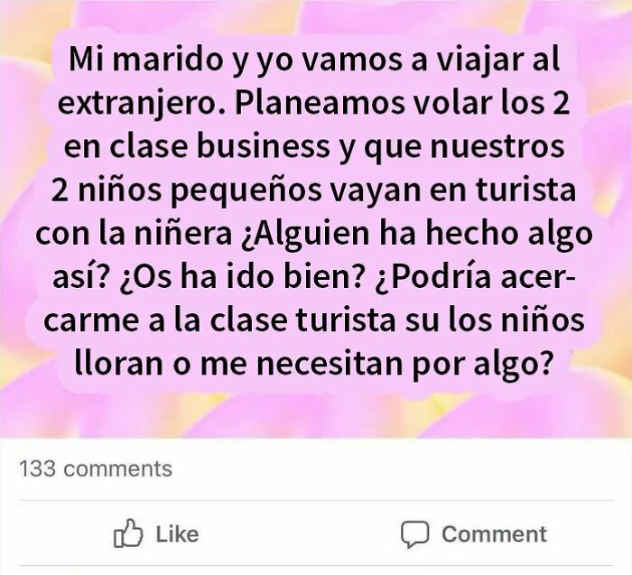 Mensaje desquiciado en grupo de madres sobre viajes y cuidar niños en clase turista con niñera durante vuelo.
