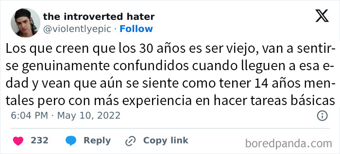 Memes absurdos y divertidos sobre la percepción de la edad y la experiencia, ideales para tomarte un descanso divertido.