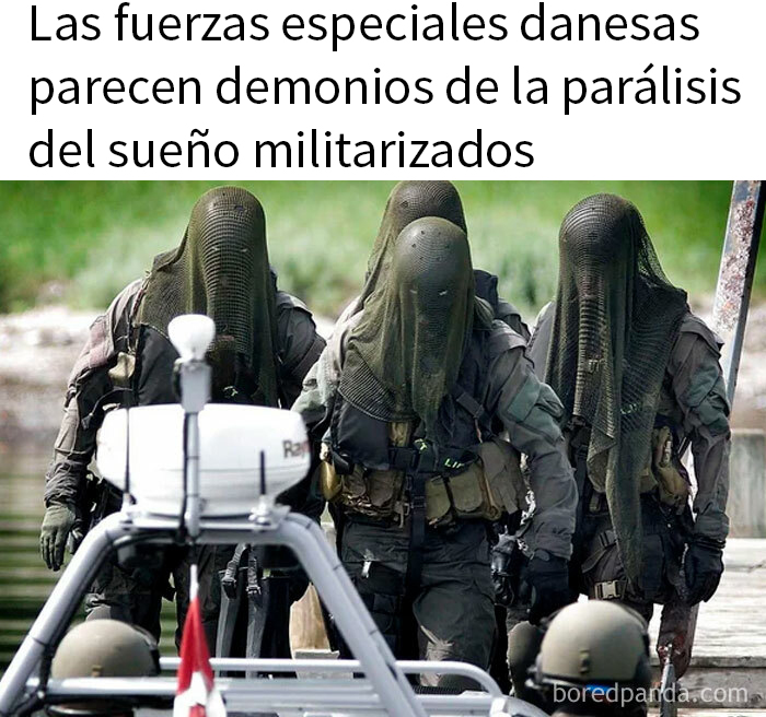 Soldados daneses con redes en la cabeza y equipo militar, mostrando un aspecto inquietante y fuera de lo común.