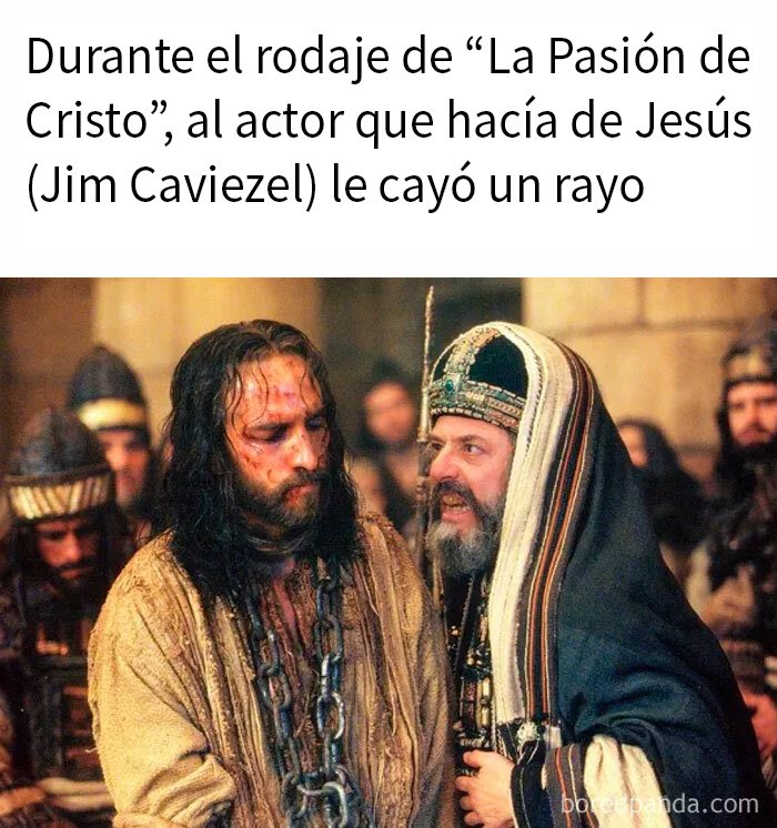 Actor caracterizado como Jesús encadenado durante el rodaje de La Pasión de Cristo, dato inquietante del mundo actual.