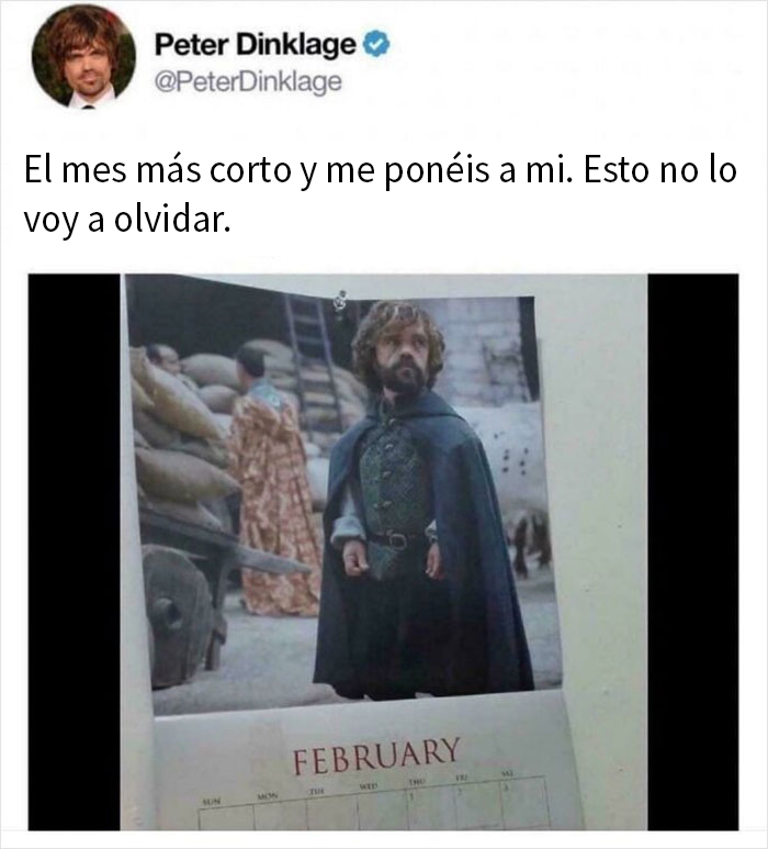Calendario con imagen de Tyrion Lannister en febrero y texto humorístico, con insultos salvajes encontrados en Internet.