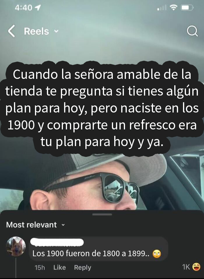 Hombre con gorra y gafas en auto junto a conversación sobre personas que no intentan corregir a alguien dos veces.