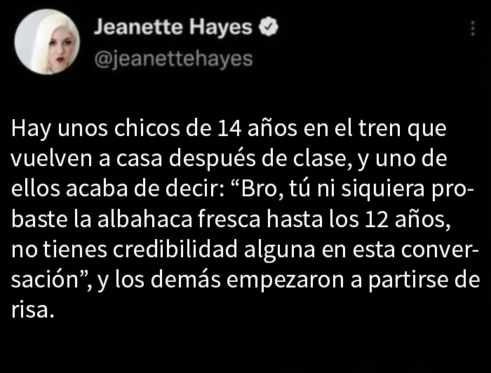 Captura de pantalla de un insulto salvaje encontrado en internet con texto en español y usuario verificado.