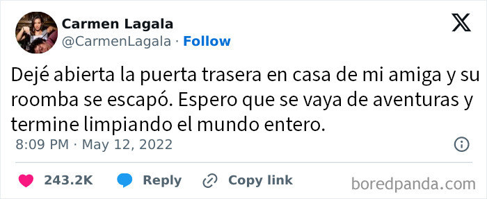 Tuit sarcástico sobre un roomba escapando y limpiando sin control, reflejando humor y memes con sarcasmo.