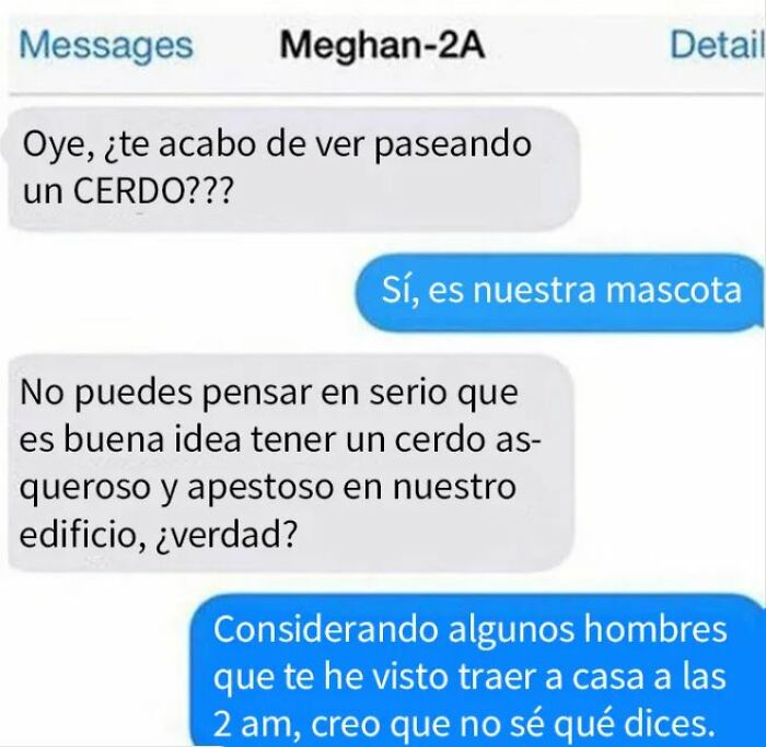 Conversación divertida por mensajes destacando la estupidez humana con humor sobre pasear un cerdo como mascota.