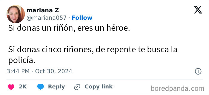 Meme de un tuit gracioso sobre donación de riñones, parte de memes científicos que seguro que te hacen reír.