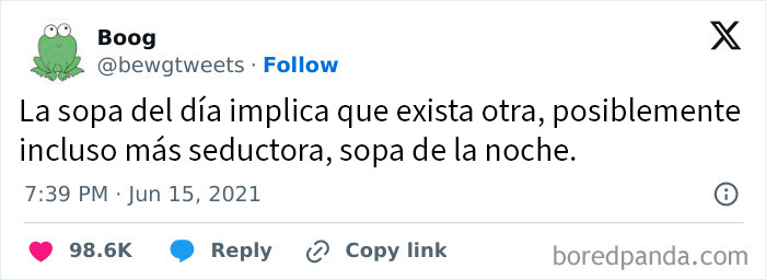 Tuit con frase original y divertida sobre la sopa del día, resaltando creatividad y pensamientos únicos en redes sociales.