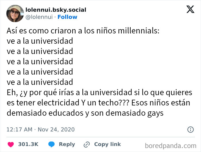 Frase sobre la crianza de millennials cuestionando la universidad y destacando una visión crítica y original.