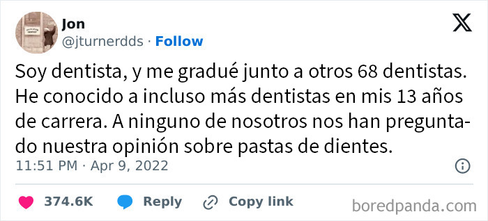 Tweet divertido sobre dentistas y pastas de dientes, ideal para memes divertidos y dosis diaria de risas en redes sociales.
