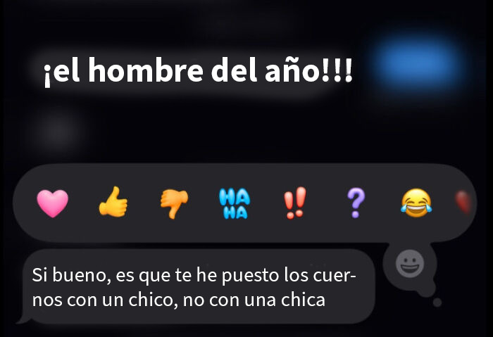 Captura de pantalla de mensaje de texto con frase sobre hombre del año y emojis mostrando reacción en negro.