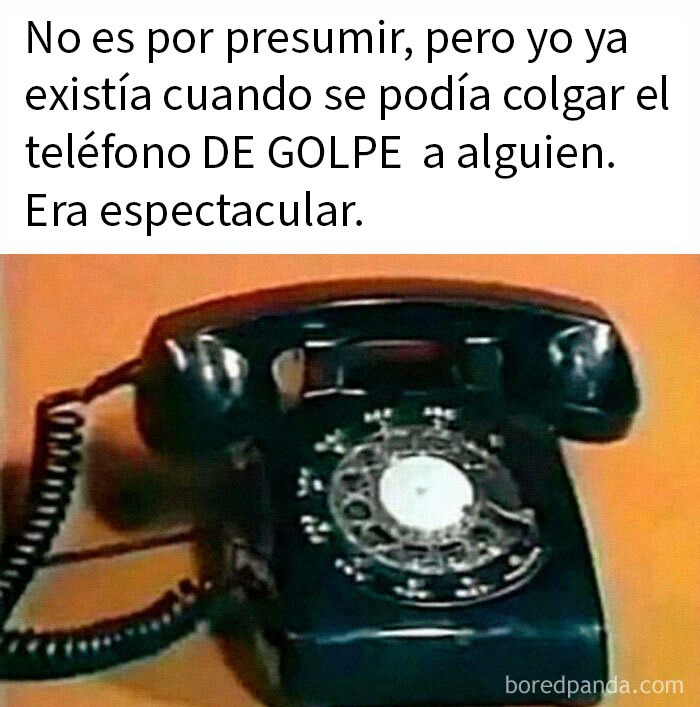 Teléfono antiguo de disco con mensaje nostálgico sobre colgar el teléfono de golpe, tema para mayores y recuerdos del pasado.