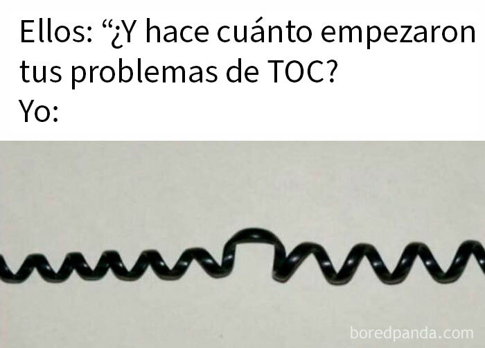 Alt texto en español: Espiral de teléfono antigua con torsiones que representa publicaciones del pasado para quienes son mayores.