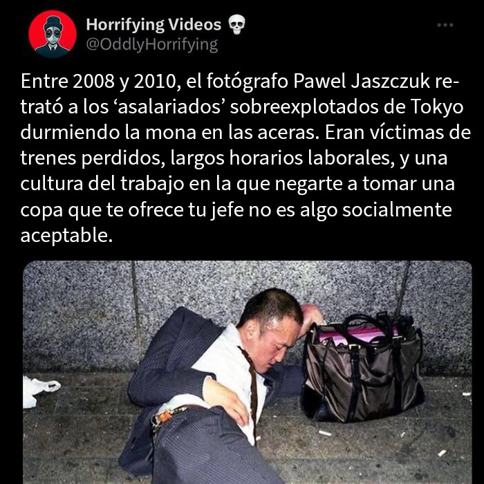 Hombre agotado durmiendo en la calle, víctima de la cultura laboral extrema, en relato de historias extrañamente terroríficas.