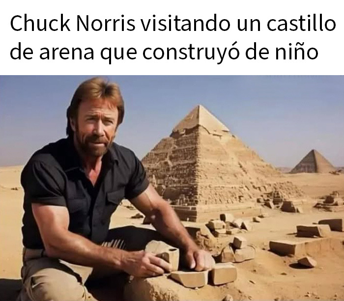 Hombre imitando a Chuck Norris junto a pirámides en el desierto, meme divertido y sarcástico sobre castillos de arena.