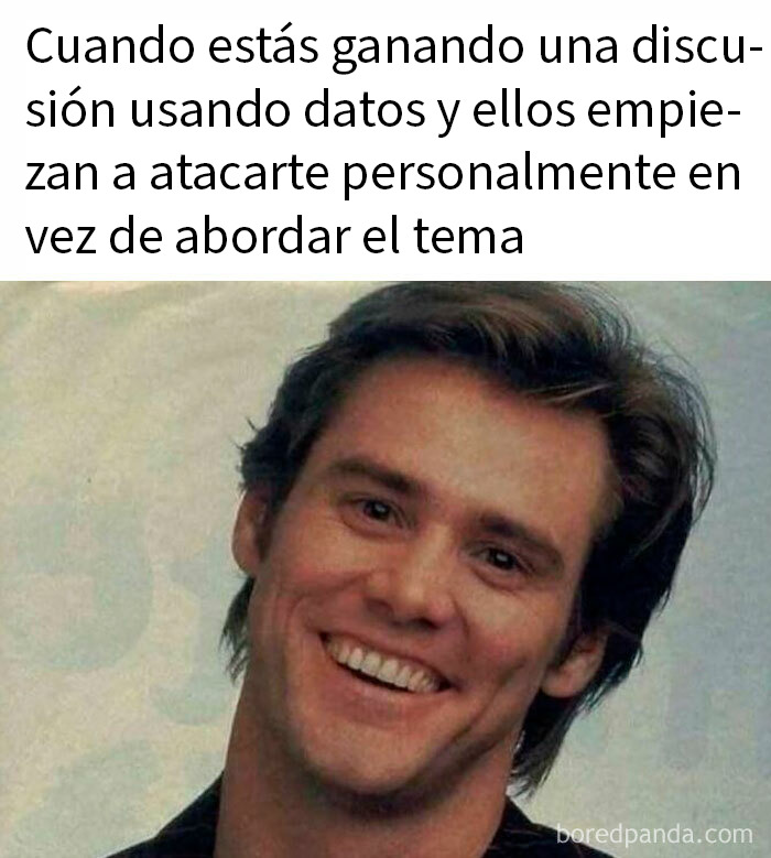 Hombre sonriendo irónicamente, meme sobre discusiones personales y datos, meme divertido familiar para terapia.