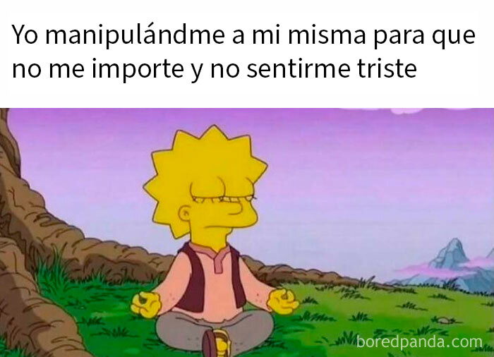 Meme divertido de Lisa Simpson meditando, reflejando emociones familiares para discutir en terapia.