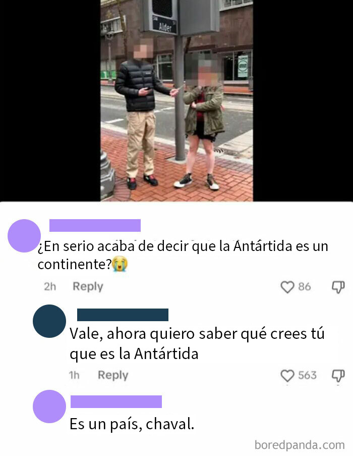 Dos personas discutiendo en la calle, acompañadas de comentarios estúpidos y risibles sobre la Antártida.