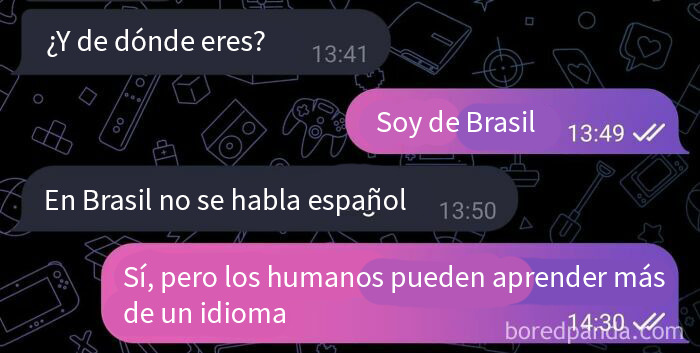 Chat de mensajes con conversación confusa y publicaciones tan estúpidas como risibles que causan vergüenza ajena.