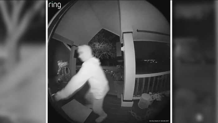 El desafío de patear puertas