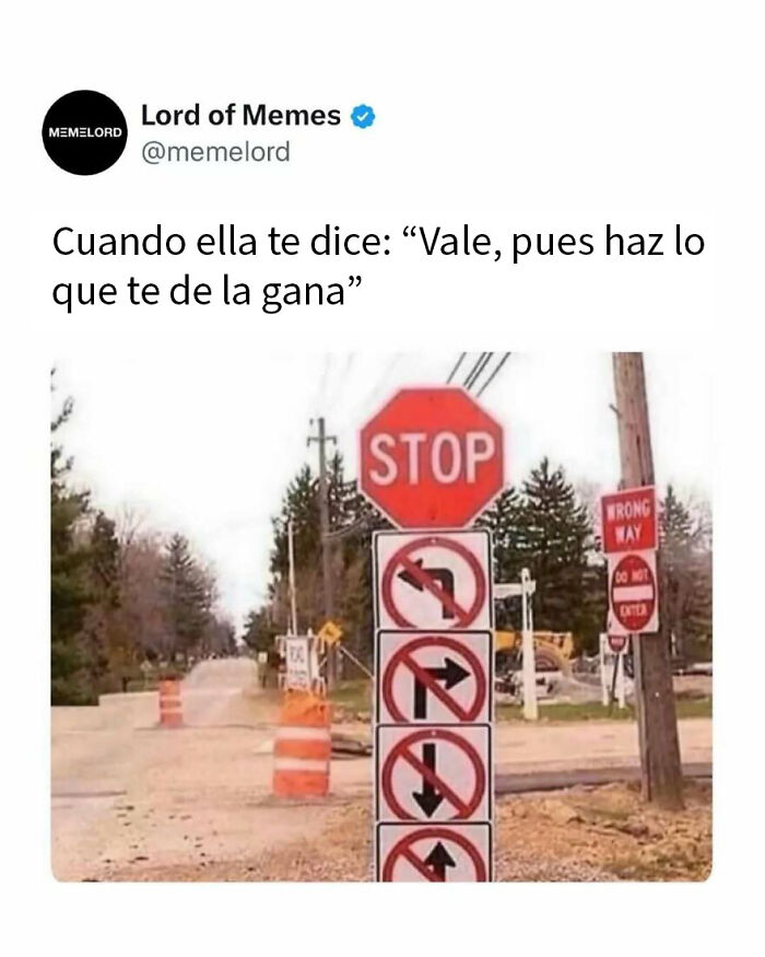 Memes divertidos con señales de tráfico contradictorias que reflejan situaciones confusas para hacerte reír.