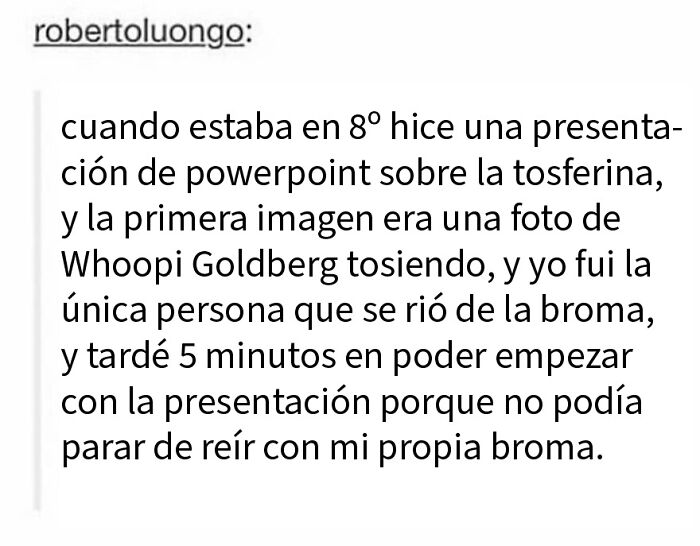 Captura de texto sobre una persona que hizo una presentación y rió de su propia broma, ejemplificando presumir en internet.