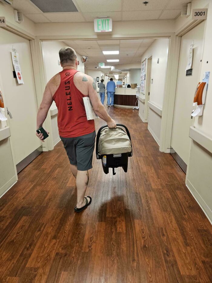 Carta humorística de un papá con momentos divertidos y tiernos de la paternidad escritos a mano.