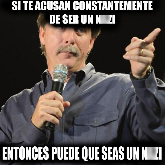 Dos hombres con peinados punk sosteniendo armas improvisadas, representando el concepto chaotic good y acciones justas únicas.