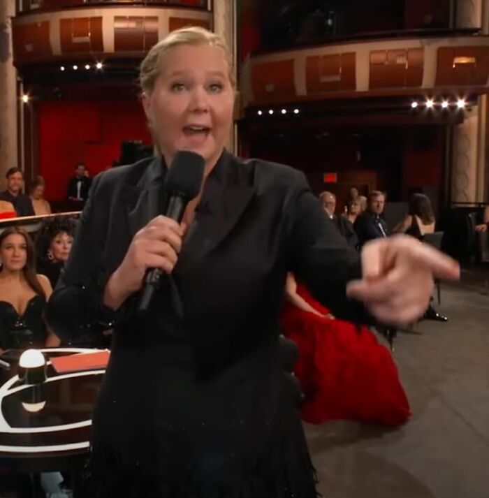 Hombres en distintas expresiones mostrando oopsies que merecen un lugar en el salón de la fama de errores.