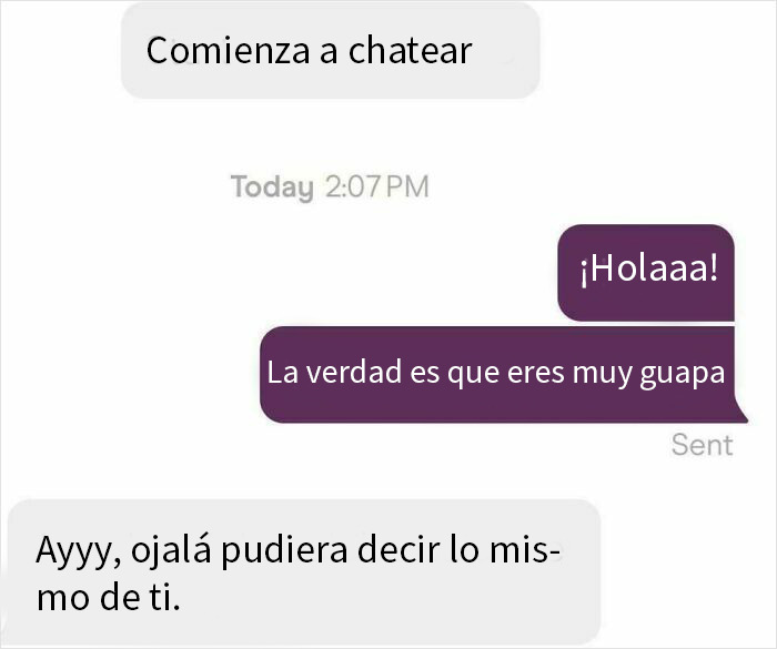 Conversación loca en app de citas con solicitud de fotos y mensajes entre usuarios en Tinder, muestra chats unhinged.