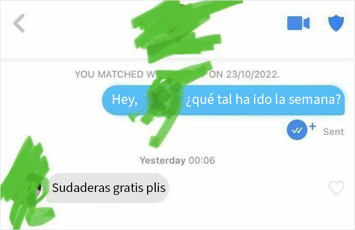 Captura de pantalla de una conversación inusual en una app de citas mostrando chats impredecibles.