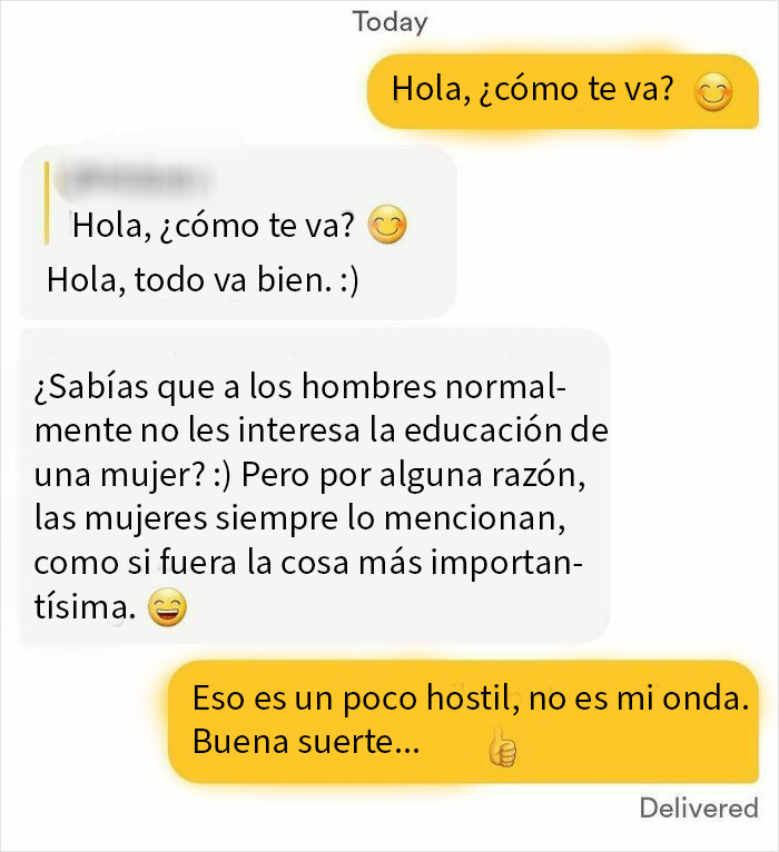 Conversación desconcertante en app de citas donde un hombre hace comentario hostil sobre la educación de las mujeres.