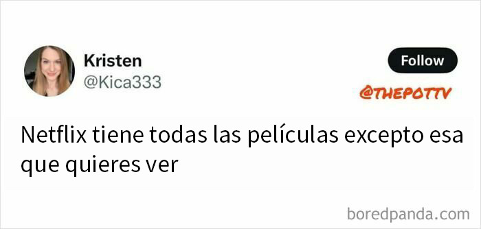 Persona con mochila azul haciendo senderismo en montaña, meme divertido para compartir con amigos.