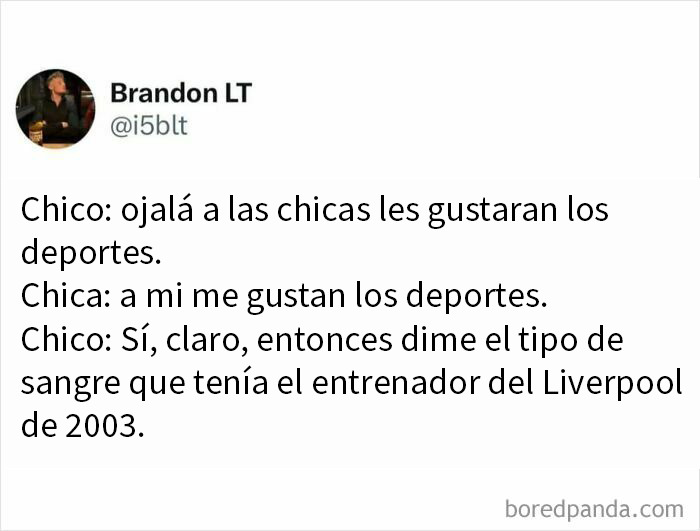 Pequeño bolso Louis Vuitton en dedo, mostrando memes divertidos para enviar a todos tus amigos en redes sociales.