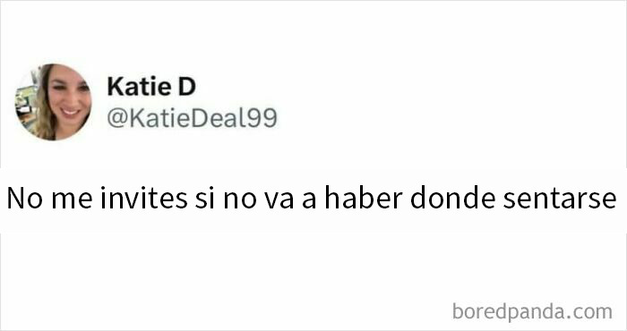 Evolución divertida de la botella de Coca-Cola desde 1899, meme gracioso para compartir con amigos en redes sociales.