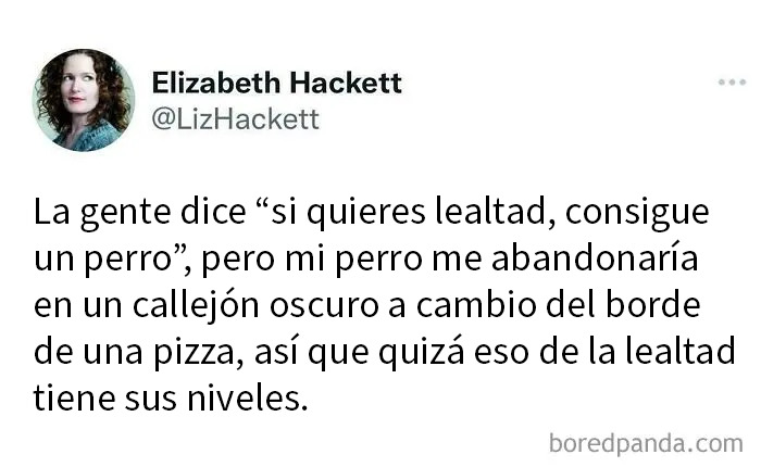 Tuit divertido sobre lealtad de perros, parte de publicaciones aleatorias y humorísticas en grupo online Delirios de suficiencia.