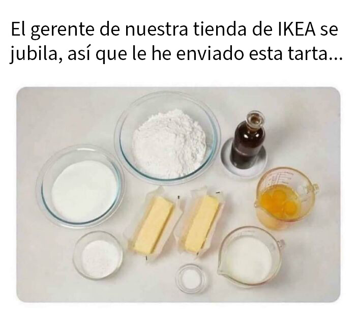 Ingredientes de una tarta mostrados en recipientes sobre una mesa, publicación divertida en grupo online Delirios de suficiencia.