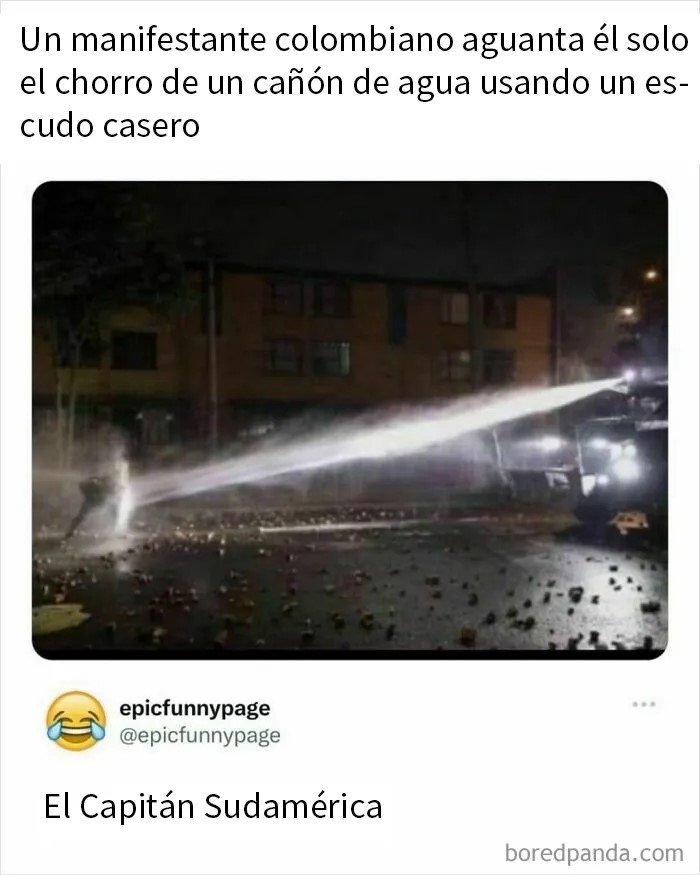 Protesta divertida con meme de escudo casero enfrentando un camión lanza agua, entretenimiento para combatir el aburrimiento.