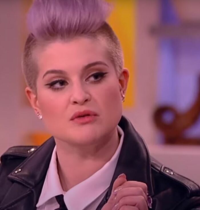 Hombres en distintas expresiones mostrando oopsies que merecen un lugar en el salón de la fama de errores.