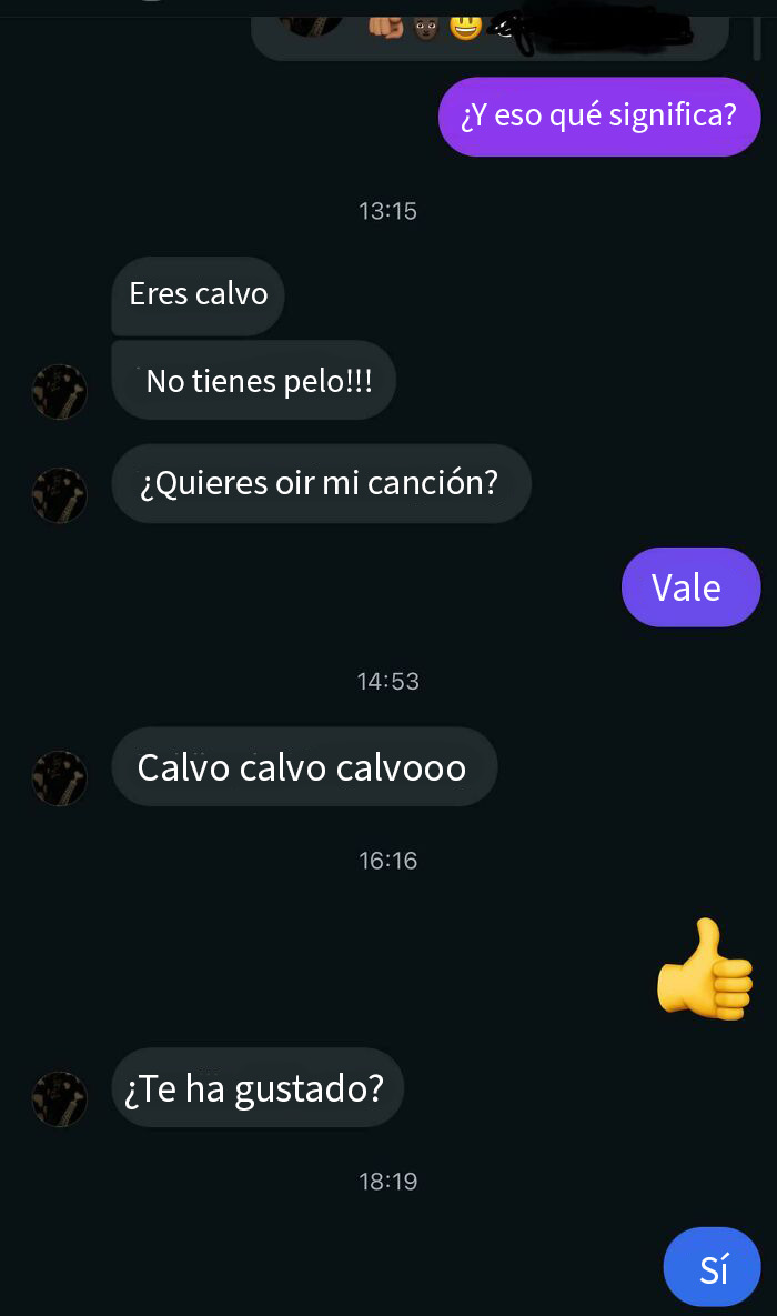 Captura de pantalla de mensajes que muestran comportamiento delirante de mujeres señaladas online en redes sociales.