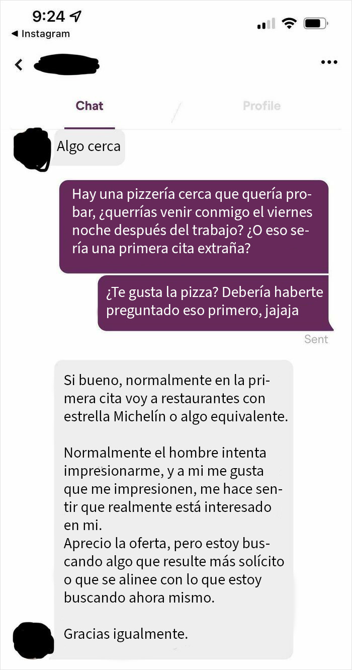 Captura de chat mostrando conversación de mujeres con comportamiento delirante discutido en redes sociales online.