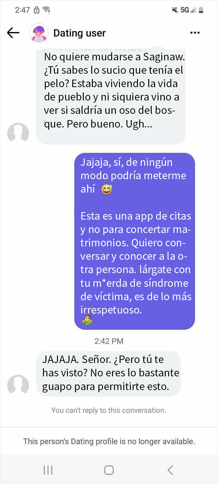 Captura de pantalla de mensajes que muestran comportamiento delirante de mujeres expuestas online por su conducta absurda.
