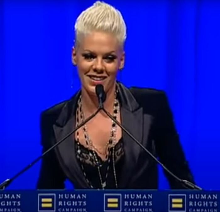 Hombres en distintas expresiones mostrando oopsies que merecen un lugar en el salón de la fama de errores.