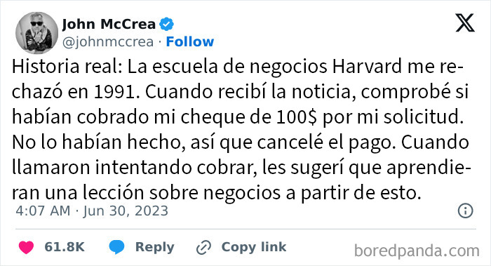 Tuit de John McCrea sobre rechazo brutal de Harvard, relatando historia real y lección de negocios tras cancelación de pago.