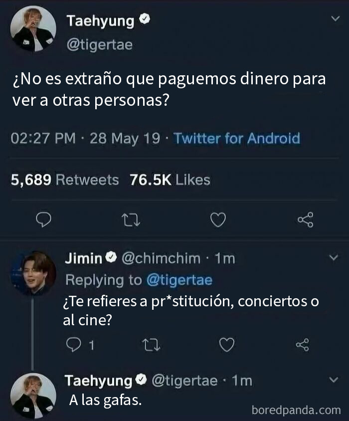 Captura de pantalla de tweets humorísticos con memes hilarantes y situaciones relatables para reír hoy.