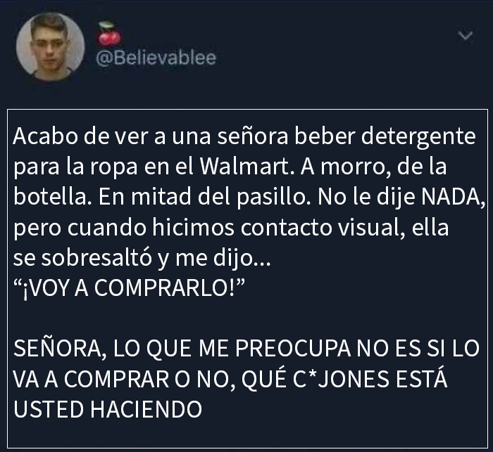 Captura de tweet mostrando momento confuso y divertido de People Of Walmart con mujer bebiendo detergente en Walmart.
