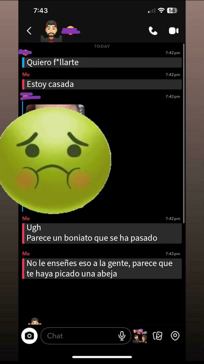 Captura de chat mostrando respuesta sarcástica de mujer a mensajes incómodos de hombre creepy con comeback salvaje.