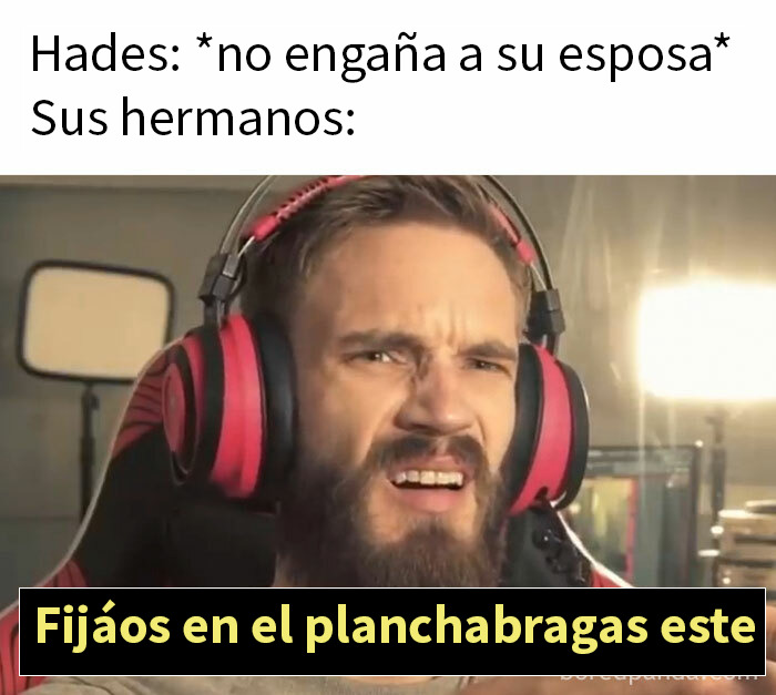 Texto de meme sobre una misión épica para golpear a Zeus en la cara, con referencias a mitología griega y humor.