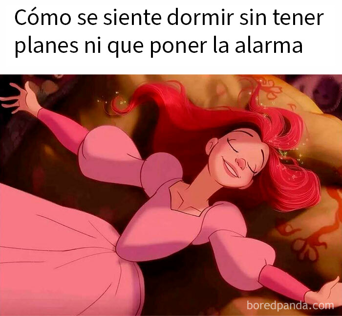 Meme humorístico con pintura de Mona Lisa y ojos exagerados, representando el humor como mecanismo de afrontamiento.