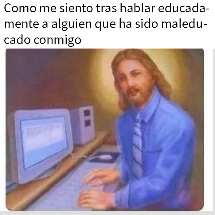 Bebé Yoda con expresión tranquila, ilustra memes aleatorios que demuestran que el humor es nuestra única forma de afrontamiento.